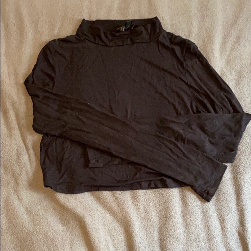 Black long sleeve crop top